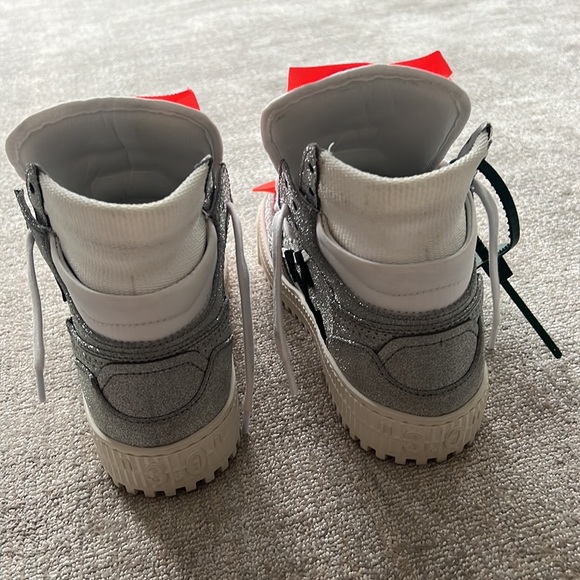 NWT Off-White
Off-Court 3.0 glitter high-top sneakers Women Size 36 - Picture 5 of 11